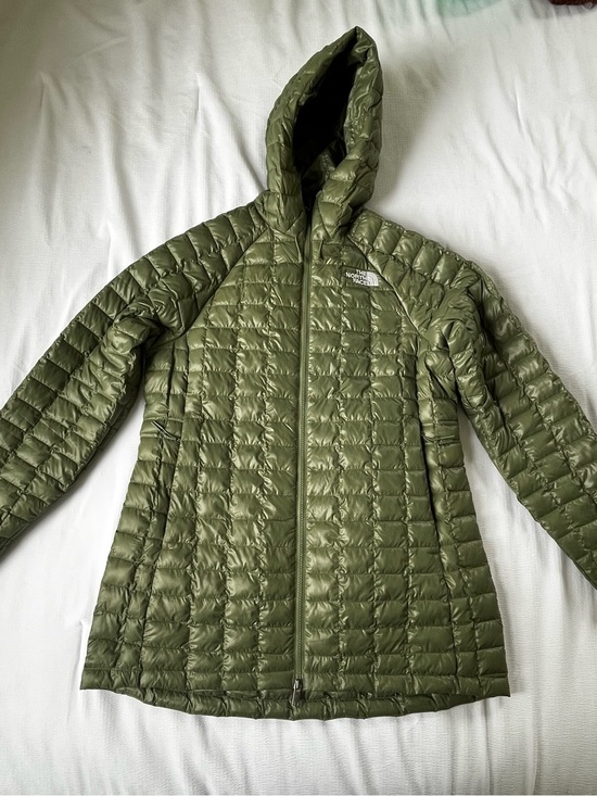 The North Face Jackets & Blazers - The North Face Women's Olive Hooded Quilted Puffer Jacket
